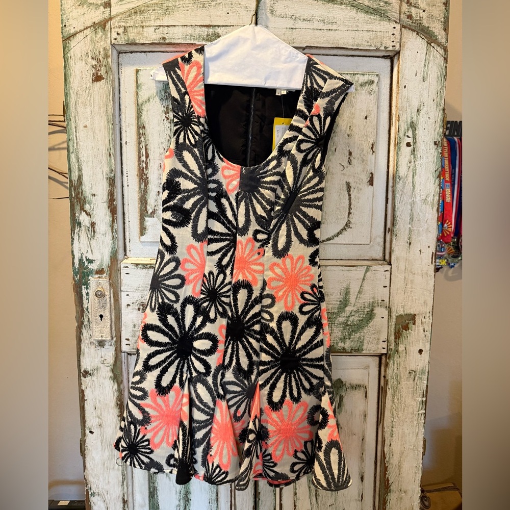 Atelier Nicole Miller Dress Size 6. NWT